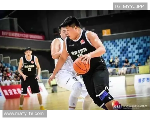 重庆篮球队比赛经验引发热议球迷对战术选择和球员表现展开激烈讨论 重庆篮球队比赛经验引发热议球迷对战术选择和球员表现展开激烈讨论